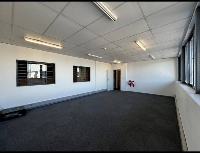 549M² WAREHOUSE TO LET IN MATROOSFONTEIN